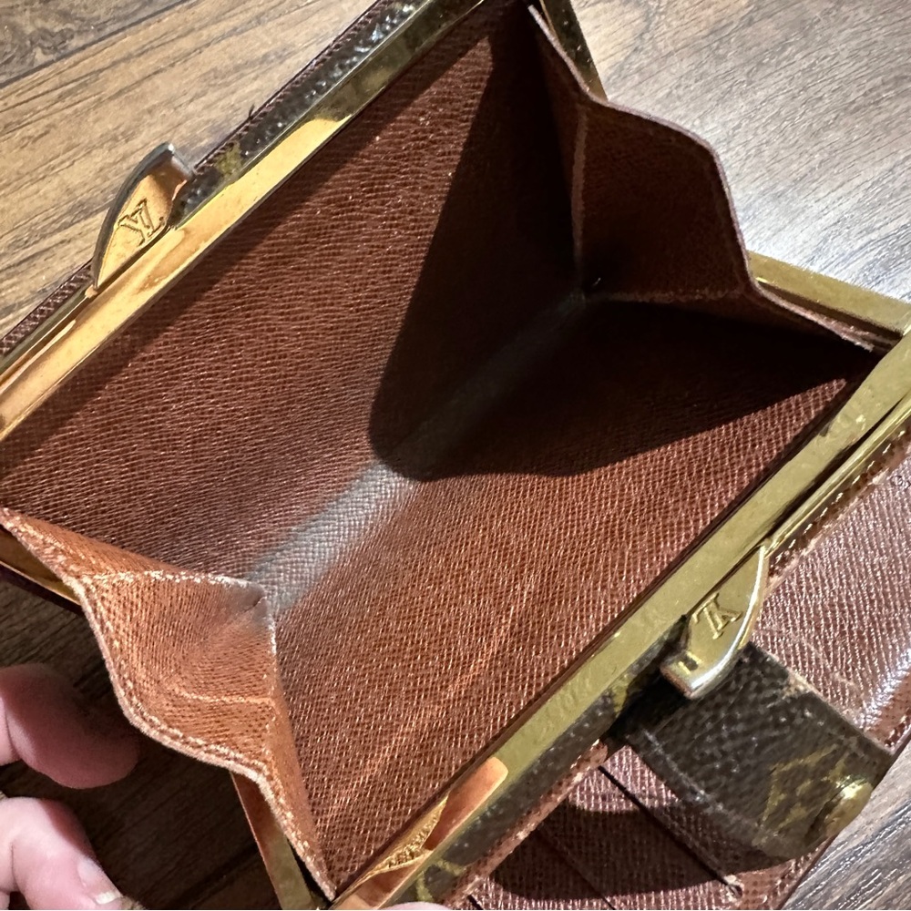 AUTHENTIC Louis Vuitton wallet. Monogram pattern. - Picture 6 of 16